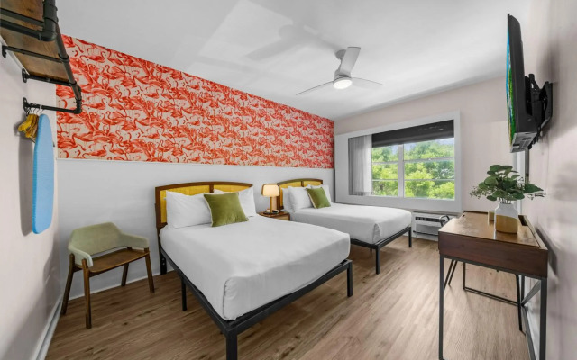 Greenview Hotel by Lowkl