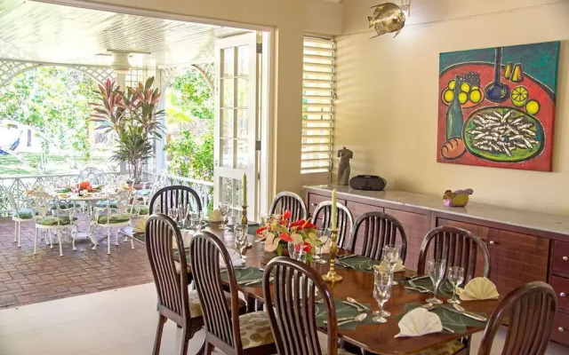Seagrapes 5br by Jamaican Treasures