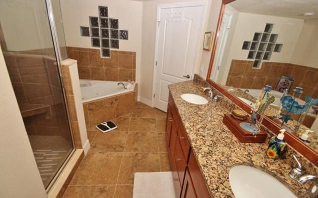 Oceanwalk 18-407 Apartment 3