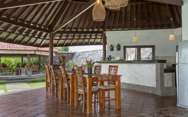 The Junno Villa