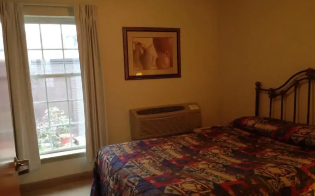 All Suites Inn Budget Host