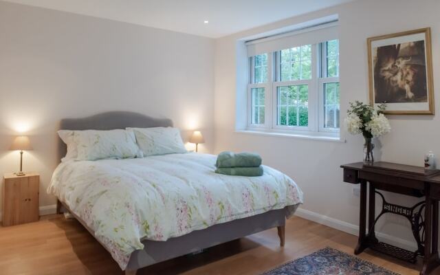 Bright Two Bedroom Ground Floor Apartment