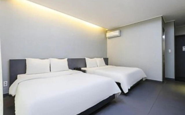 Ruby Tourist Hotel Wolmido