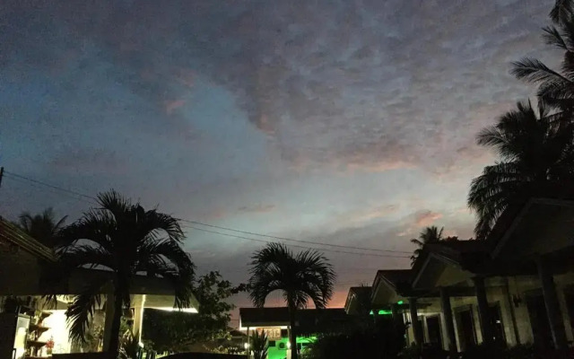 Aloha Seaside  Resort