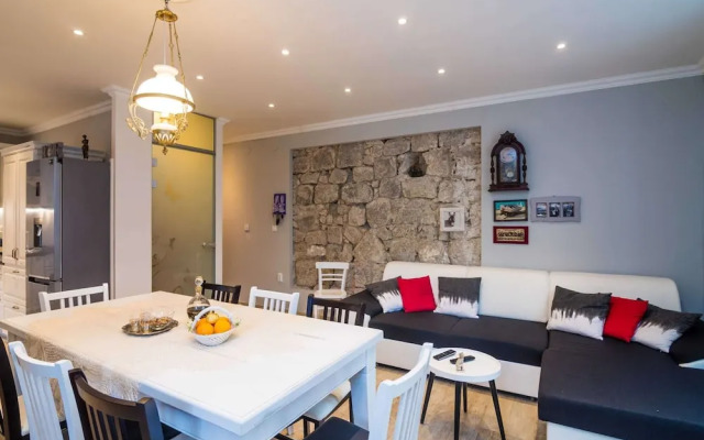 Villa Nives - Three-bedroom Villa With Terrace and Sea View