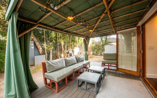Venice Studio With Outdoor Cabana Studio Bedroom Apts by RedAwning