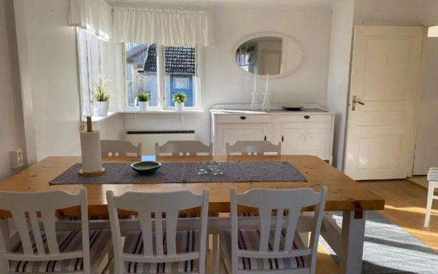 Villa Violen belägen i centrala Borgholm, Öland nära badplats.