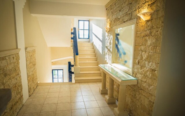 Parthenis Hotel & Suites