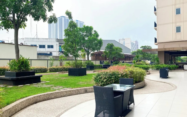 Modern Look and Restful Studio at Azalea Suites Apartment