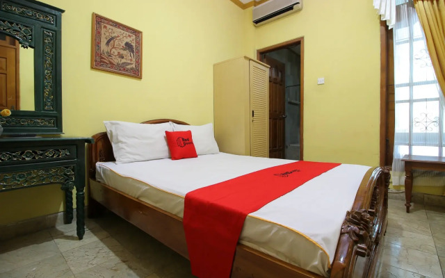 RedDoorz Plus near Galeria Mall