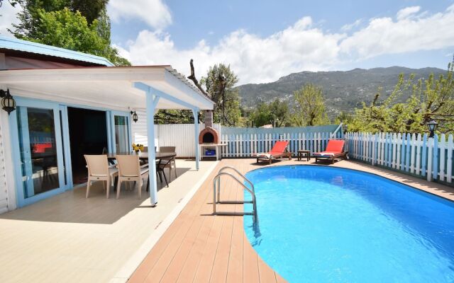 Villa Sezar by Helaltatilvillari