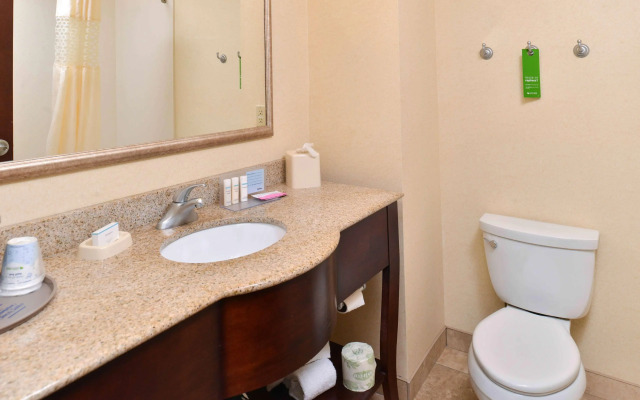 Hampton Inn & Suites Muncie