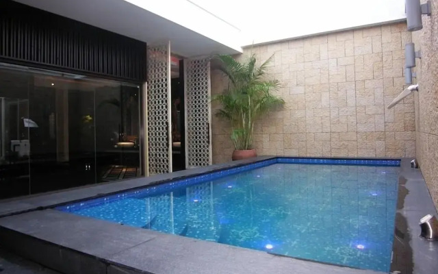Mos Motel