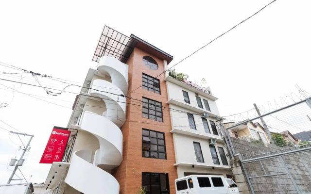 RedDoorz Plus near Commonwealth Regalado