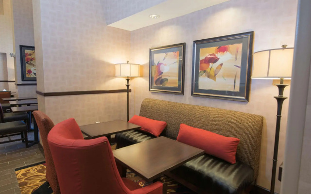 Hampton Inn & Suites Bismarck Northwest