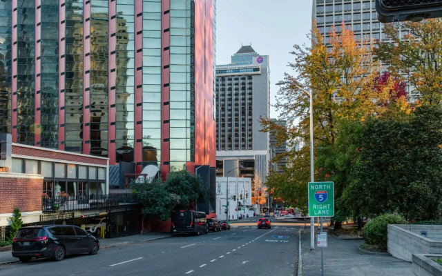 Coast Seattle Downtown Hotel by APA