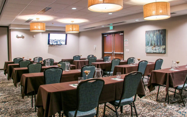 Holiday Inn & Suites Denver Tech Center-Centennial by IHG