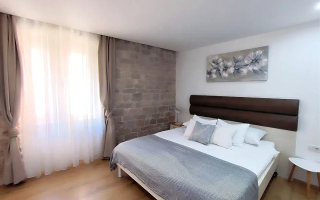 Rialto Luxury Apartment