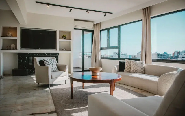 Phaedrus Living: City Center Sky Penthouse