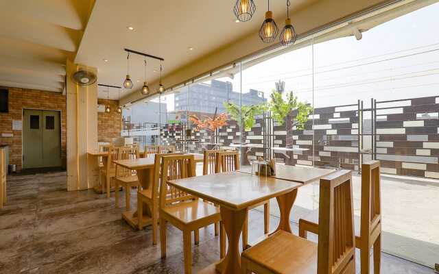 FabHotel Geetraj Palace