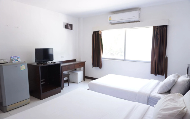 Sri Chumphon Hotel