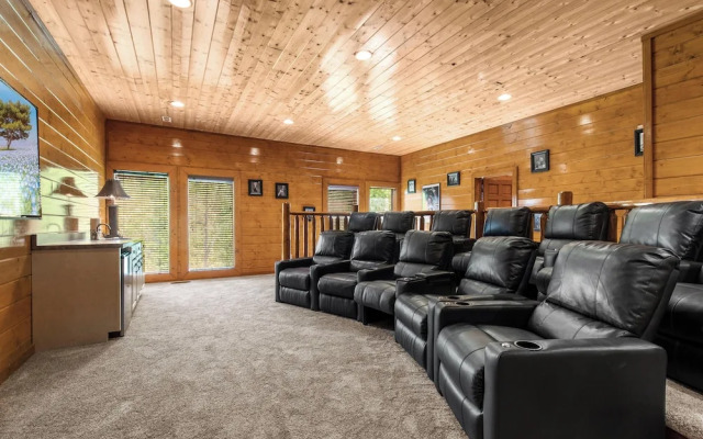 Mountain Theatre Lodge