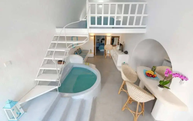 Fira White Residence