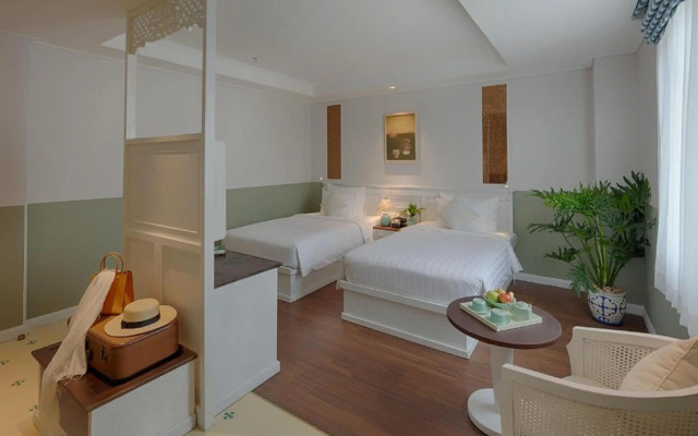 Au Lac Charner Hotel