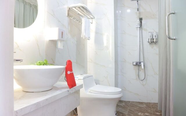 RedDoorz Premium @ Nguyen Thai Son Street