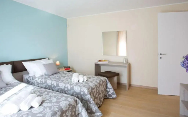 Sala Comacina Apartment No 1 (Sleeps 10)