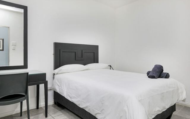 Inn & Out Express Sea Point