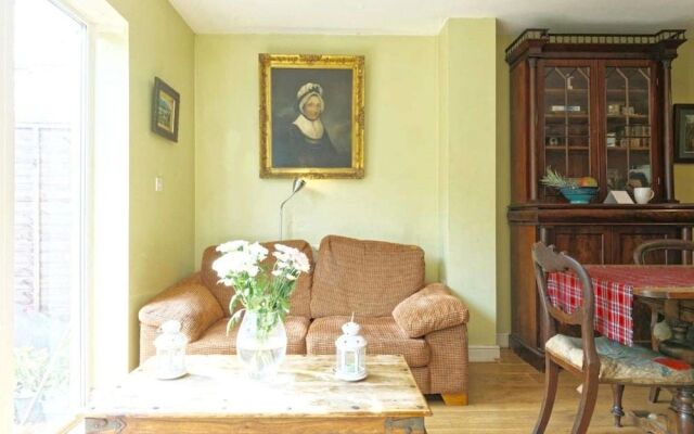 Lynbrook  Guests House