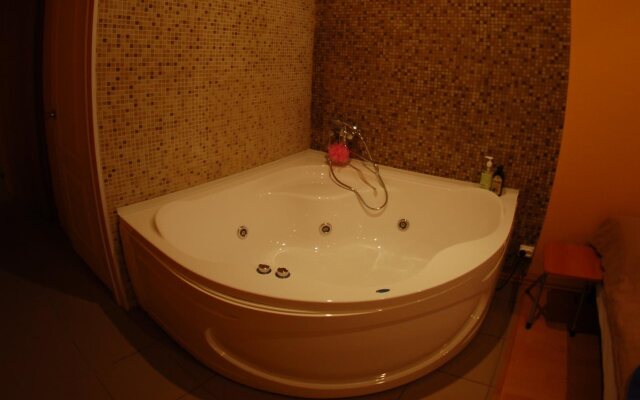 Hotel SH Jacuzzi Na Marata 30 — фото