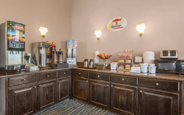 Super 8 By Wyndham Oklahoma City