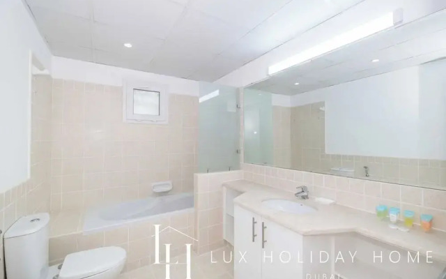 LUX The Meadows 5 Bed Villa