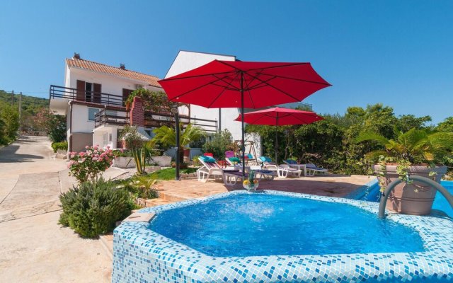 Nice Home in Slatine with Hot Tub, WiFi & 6 Bedrooms