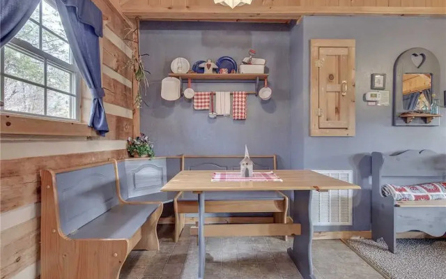 Nestled Inn- One Bedroom Cabin