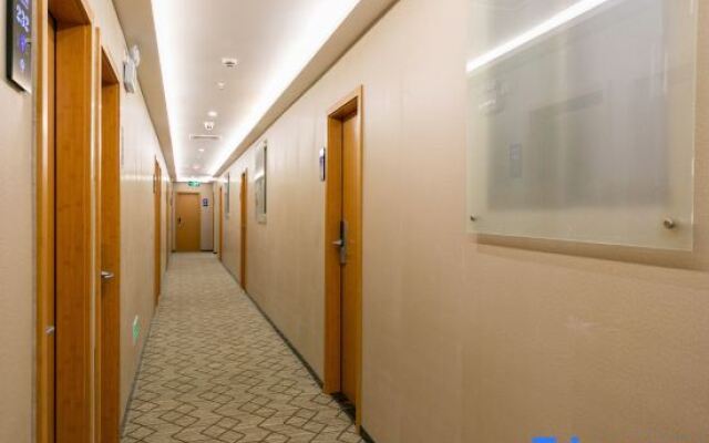 Pod Inn Yanxuan Hotel (Shanghai Long-Distance Bus Terminal)