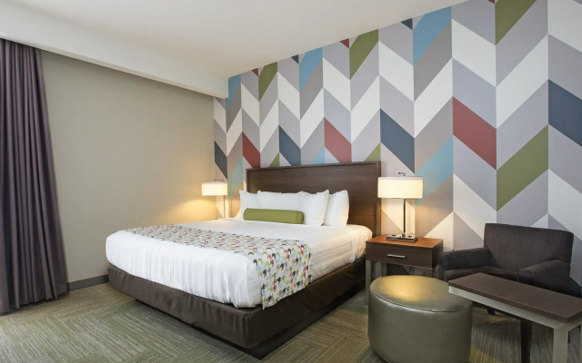 La Quinta Inn and Suites by Wyndham Tulsa Downtown - Route 66