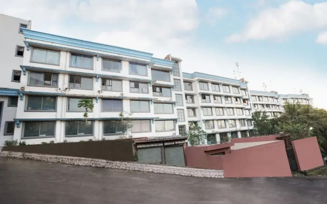 OYO Townhouse 781 Royal Palms Hotel