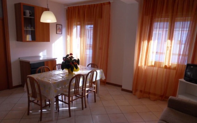 Bright Flat in a Colourful Building - Beahost