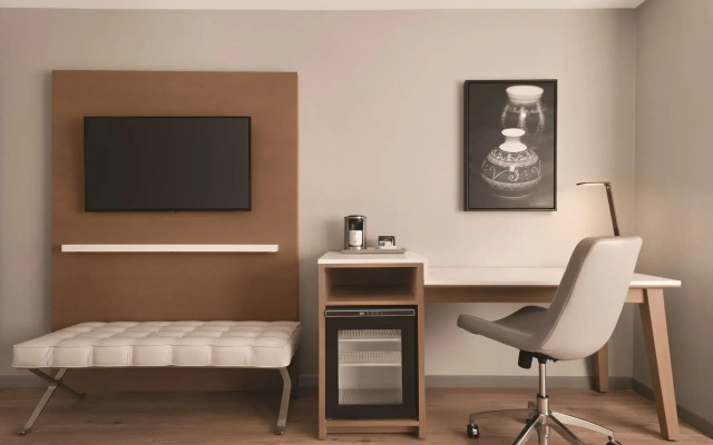 Ramada by Wyndham West Sacramento Hotel and Suites