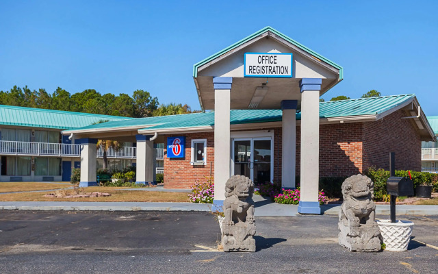 Motel 6 Tifton, GA