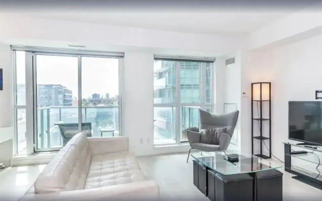 Downtown Condo Near Exhibition W/Balcony