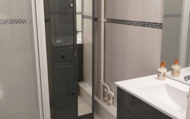 Apartment 82