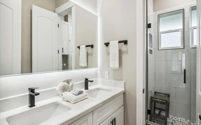 Sandy Cheeks Surfside