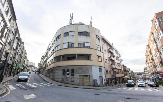 Tasteful 2BR Flat in Art District by LovelyStay