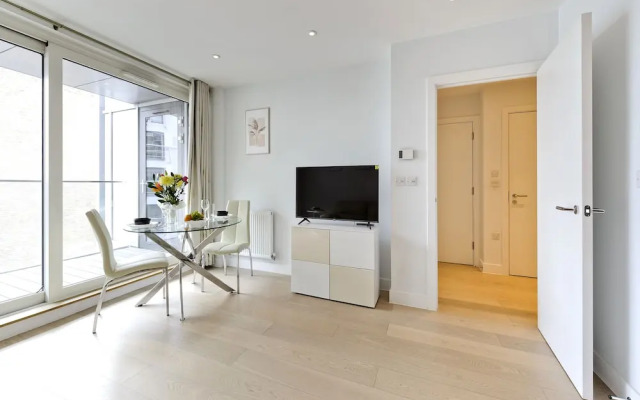 Spacious Flat Near South Bank by Underthedoormat