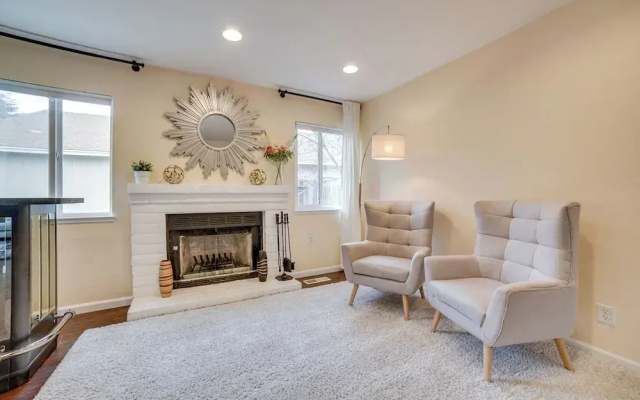 Reno Getaway w/ Spacious Patio & Grill!