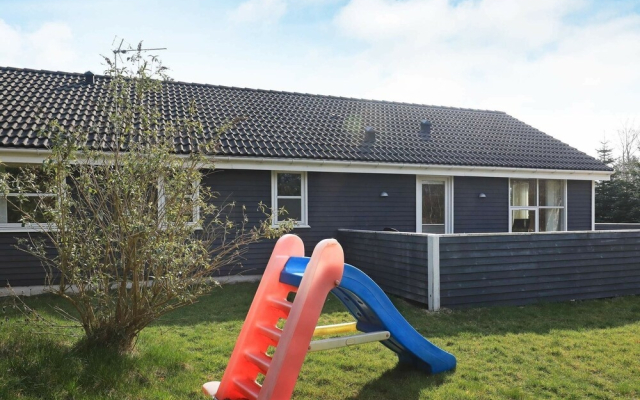 Serene Holiday Home in Jutland near Child Friendly Beach